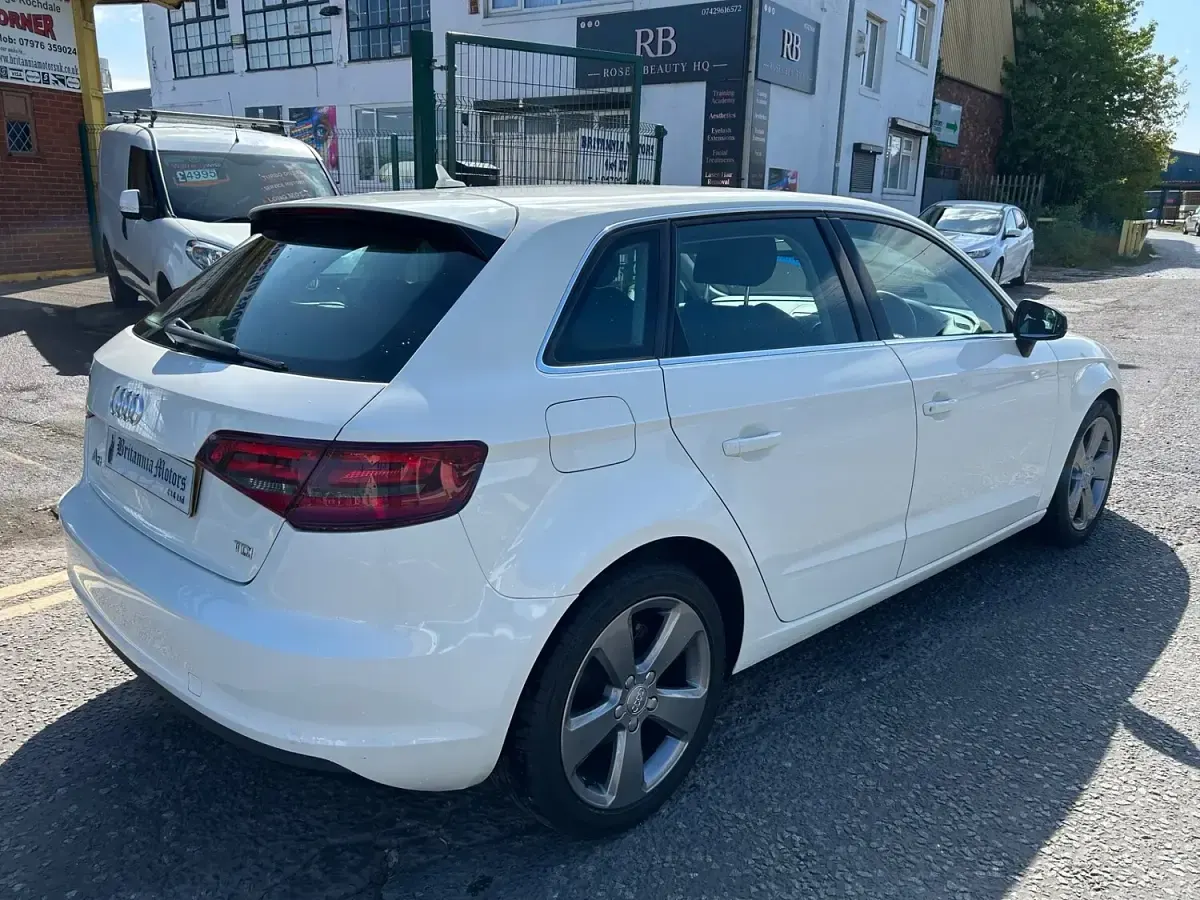 Used Audi A3 Sport 110 HP (80 kW) 2014 White Hatchback