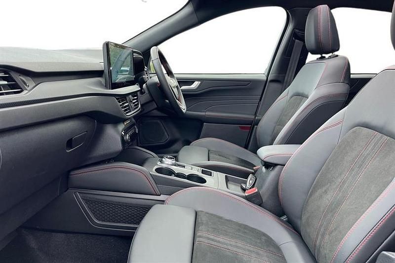 Second-hand Ford Kuga ST-Line 243 CP (178 kW) 2025 Alb SUV
