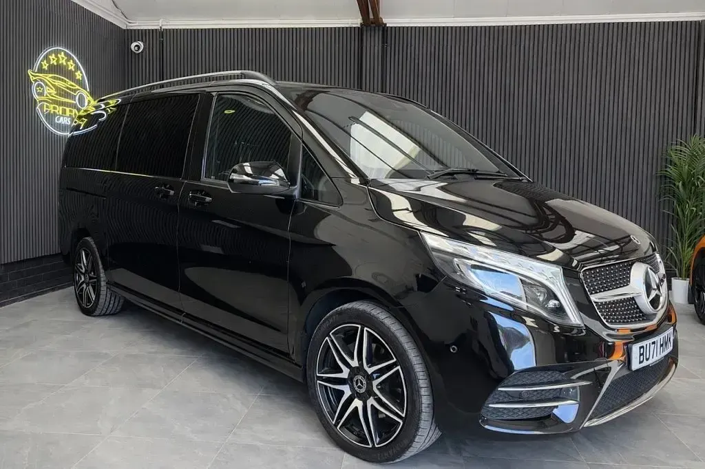 Usado Mercedes V220 AMG line 163 HP (119 kW) 2022 Preto Monovolume