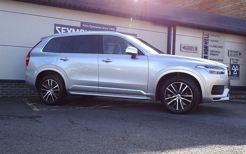 Used Volvo XC90 Momentum 235 HP (172 kW) 2021 SUV