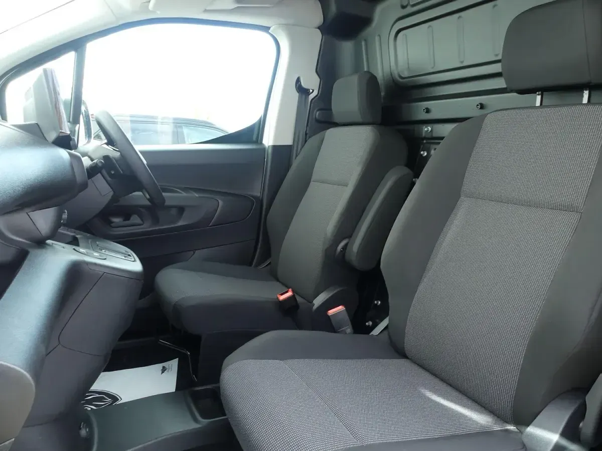 Używany Peugeot E-Partner 100 kW (136 KM) 2024 Biały Minivan