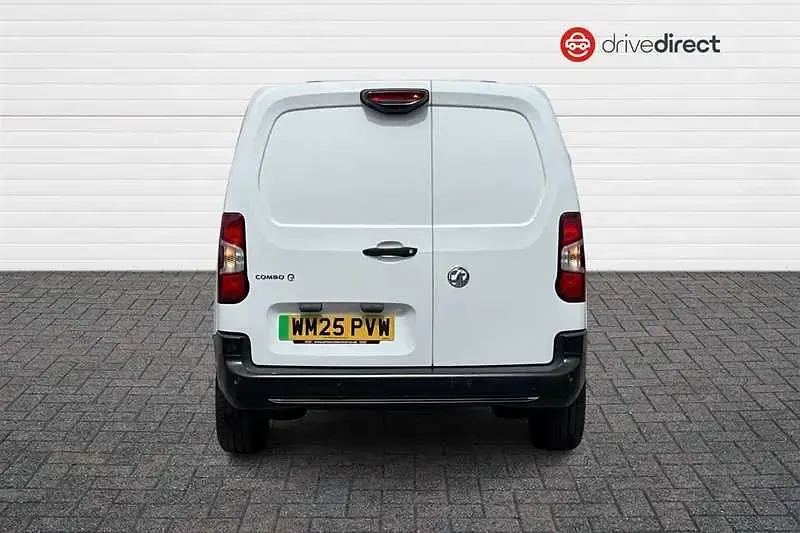 Used Vauxhall Combo 100 kW (136 HP) 2025 White MPV