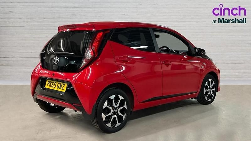 Begagnad Toyota Aygo Trend 72 HK (52 kW) 2019 Röd Halvkombi