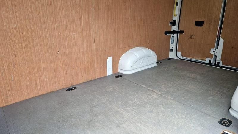 Image 3/4