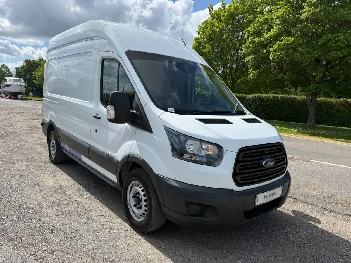 Usado Ford Transit 130 HP (95 kW) 2018 Branco Van
