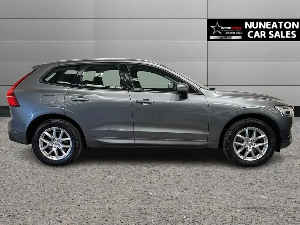Second-hand Volvo XC60 Momentum 250 CP (183 kW) 2019 Gri SUV