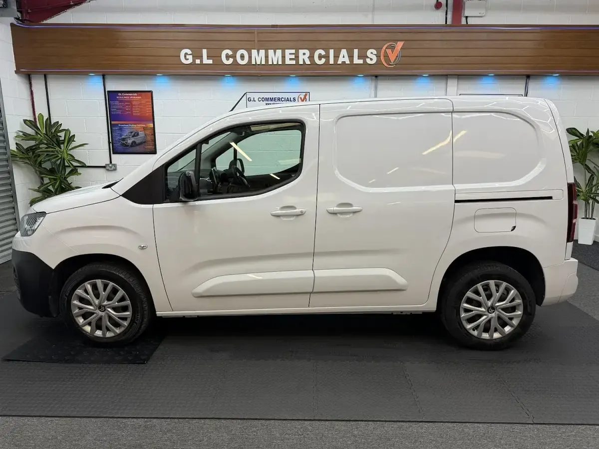 Used Citroën Berlingo 100 HP (73 kW) 2024 White MPV