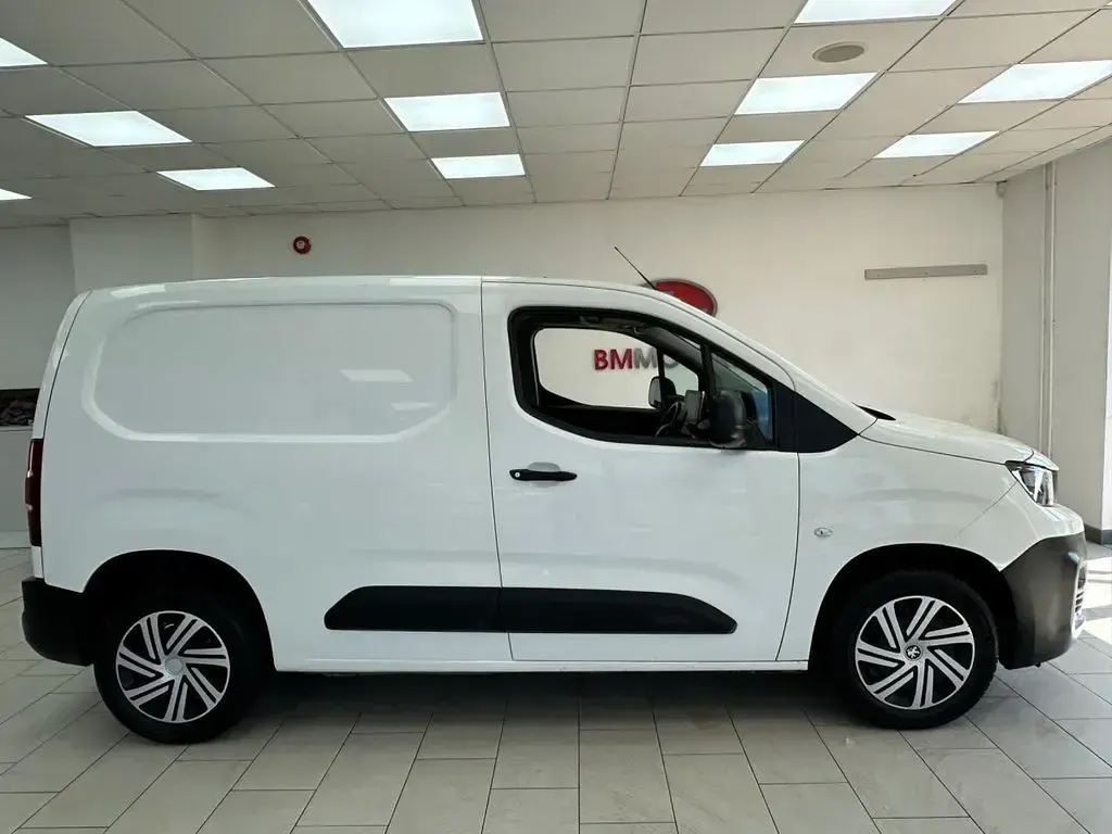 Used Peugeot Partner 2019 White MPV