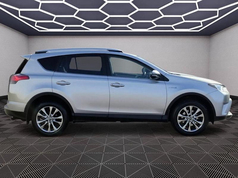 Used Toyota RAV4 197 HP (144 kW) 2016 Silver SUV