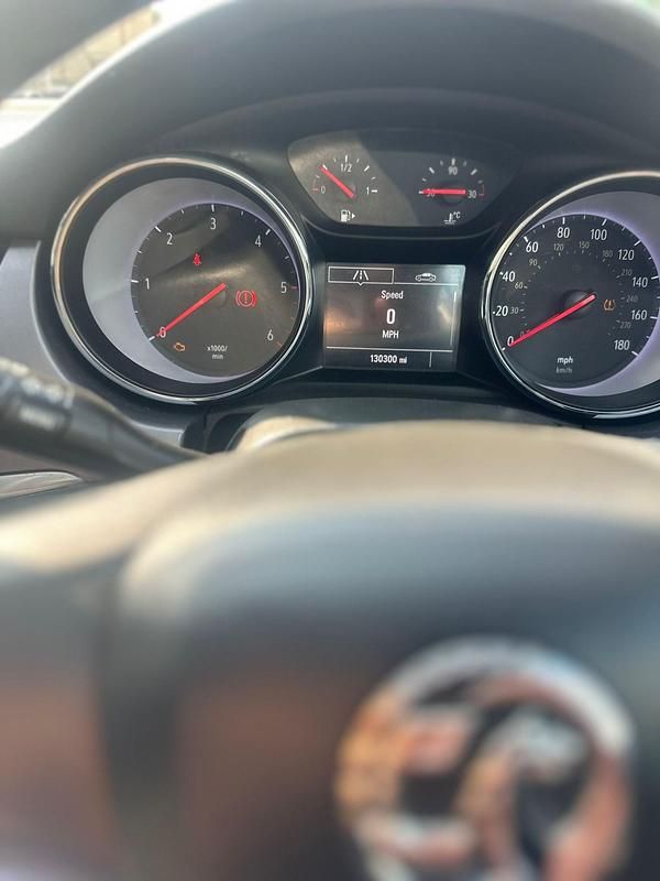 Used Vauxhall Astra 2017 White Hatchback