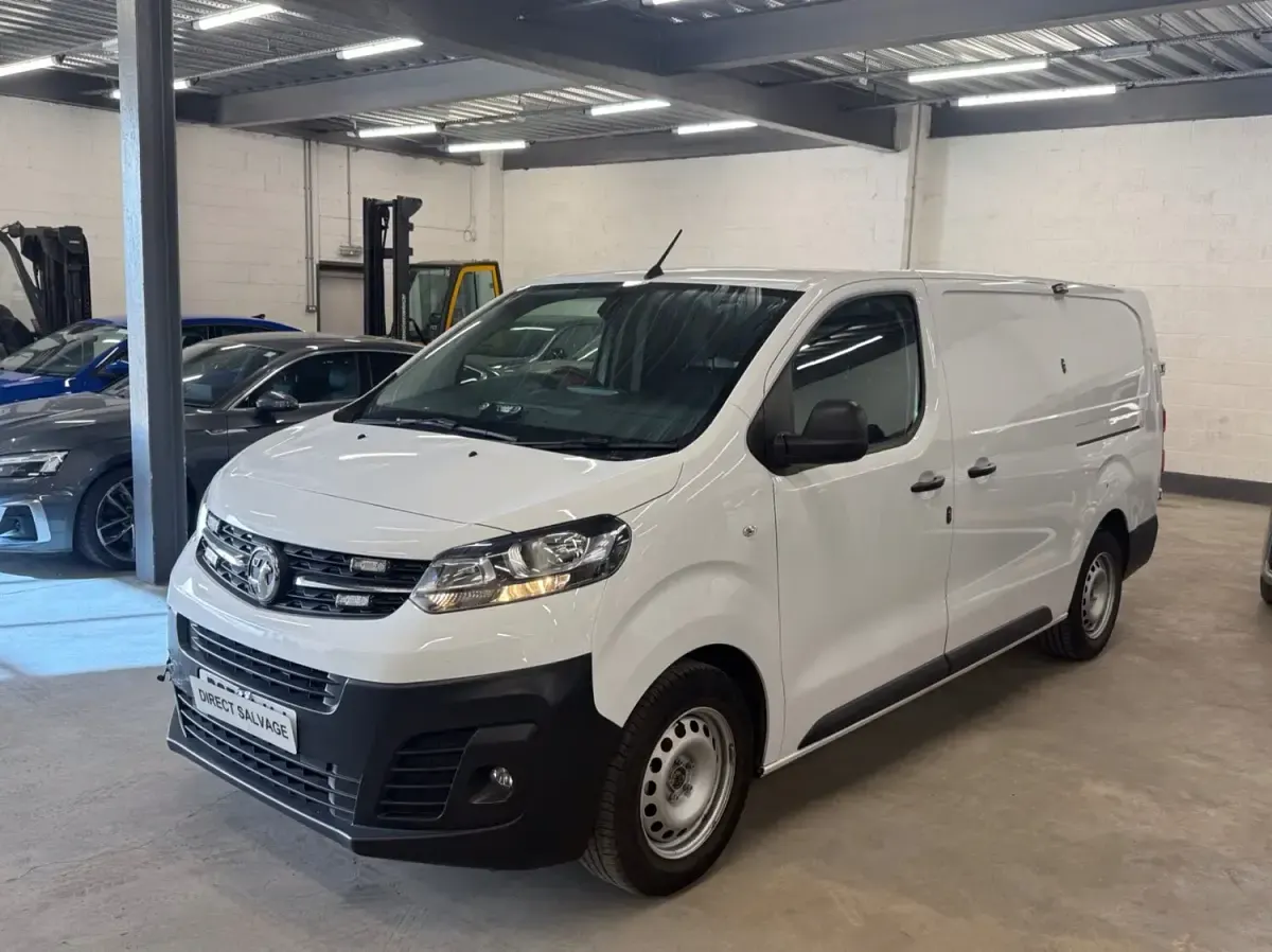 Used Vauxhall Vivaro 100 HP (73 kW) 2023 White MPV