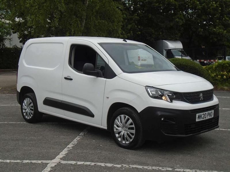 White Used 2020 Peugeot Partner MPV | £5,490 (Fair price) - Image 1/4