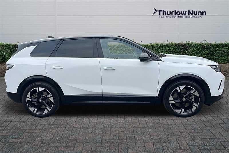 Used Vauxhall Grandland Ultimate 156 kW (213 HP) 2025 Arctic white SUV