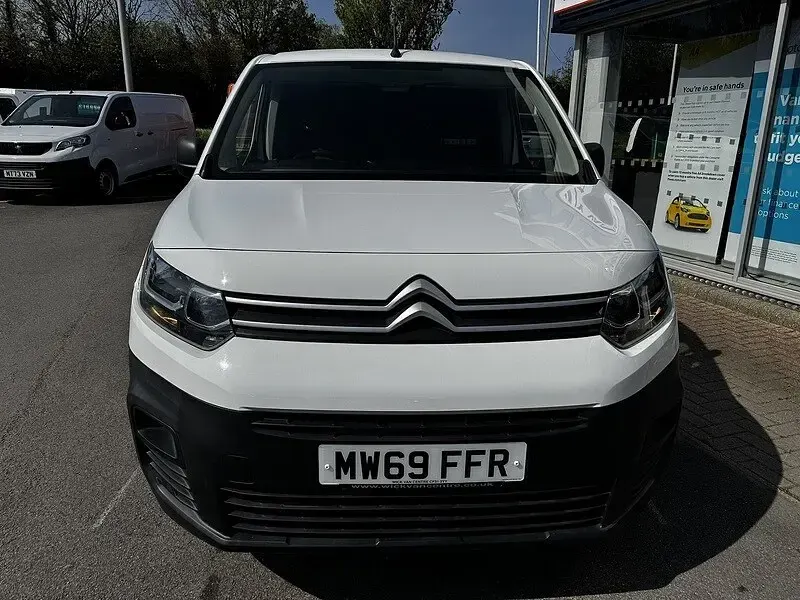 Used Citroën Berlingo 75 HP (55 kW) 2020 White MPV