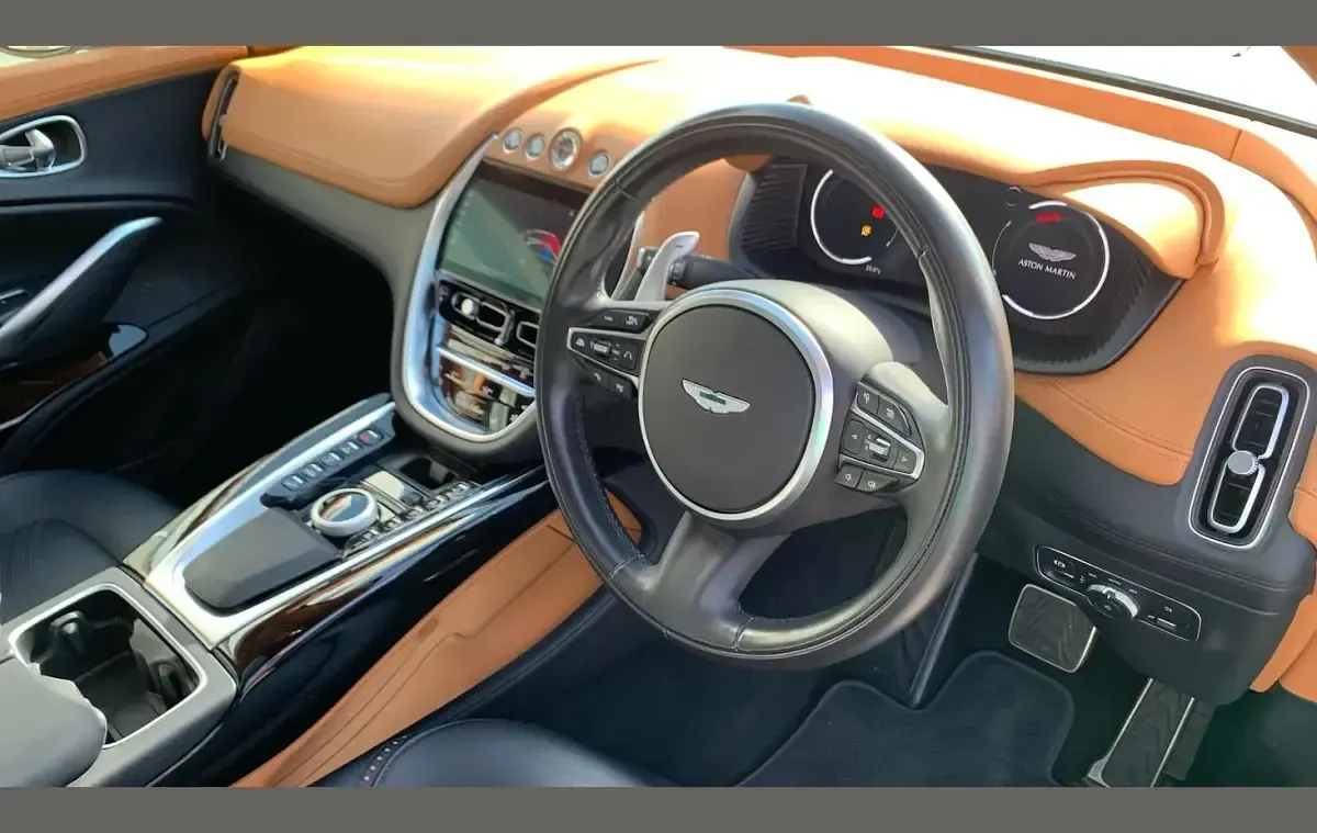 Used Aston Martin DBX 550 HP (404 kW) 2021 Silver SUV