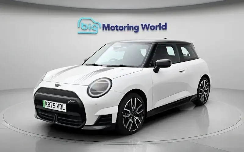 Used Mini Cooper Sport 135 kW (184 HP) 2025 White Hatchback