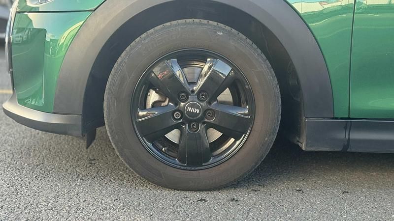 Used Mini Cooper Classic 134 HP (98 kW) 2023 Green Hatchback