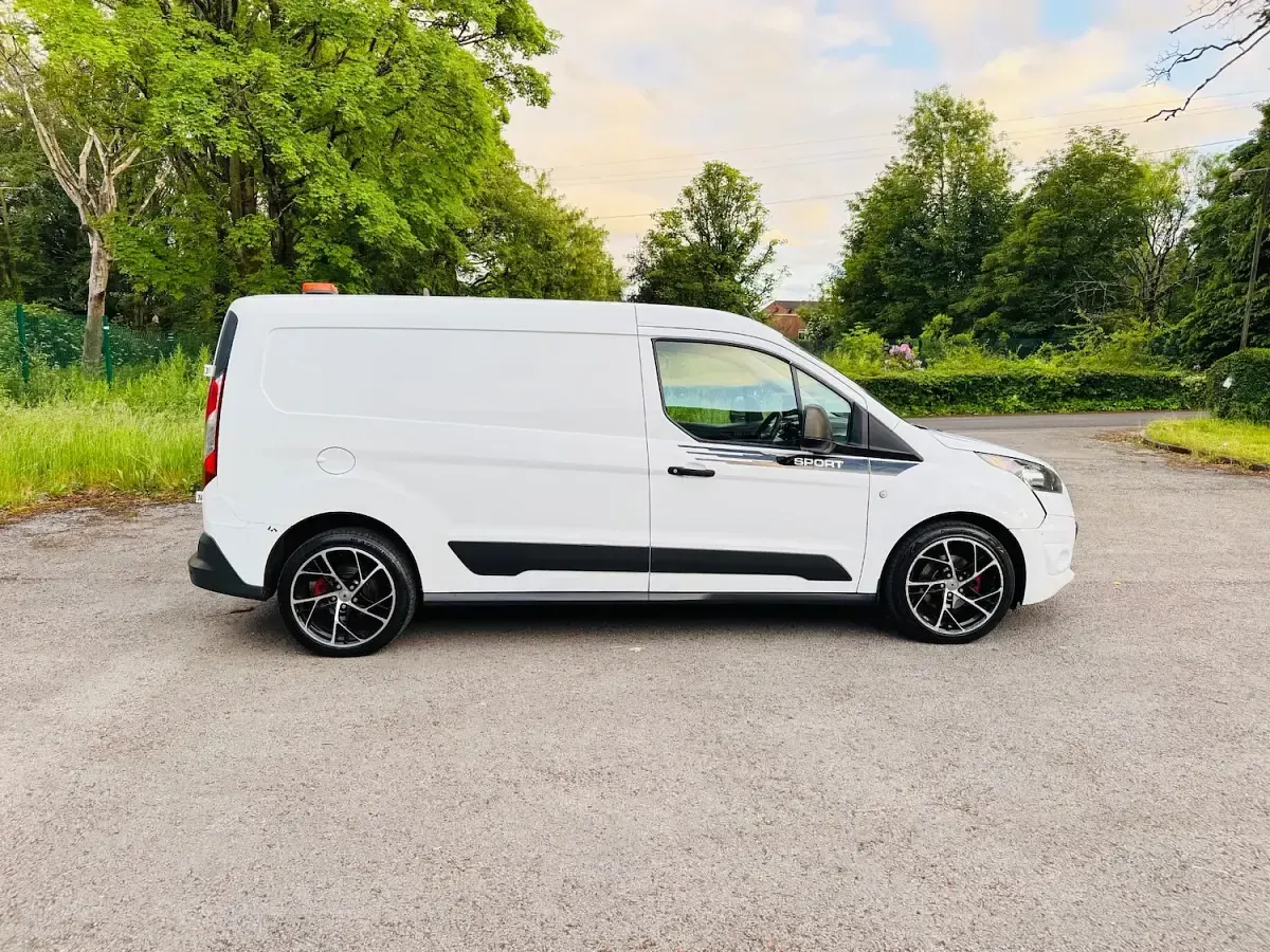 Used Ford Transit Connect 100 HP (73 kW) 2018 White MPV