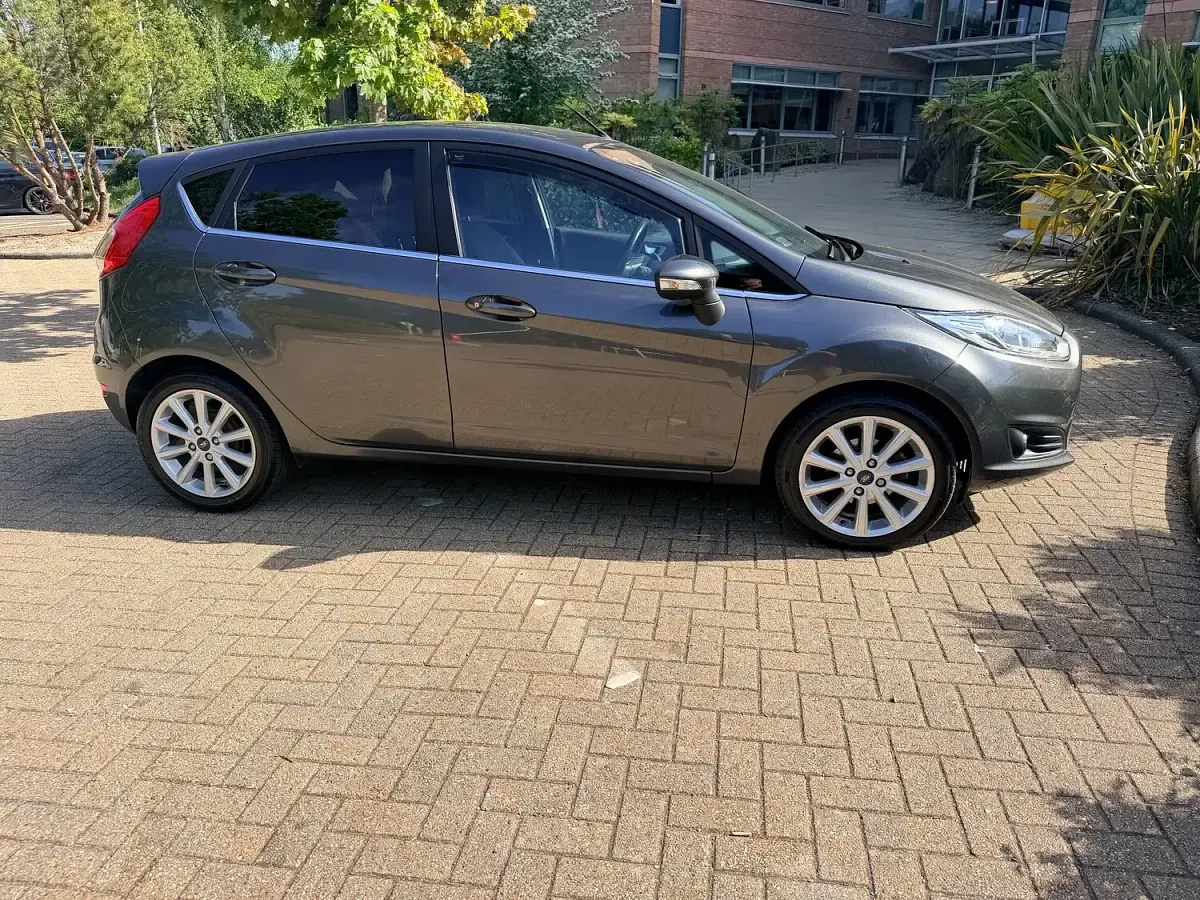 Used Ford Fiesta Titanium 125 HP (91 kW) 2017 Grey Hatchback