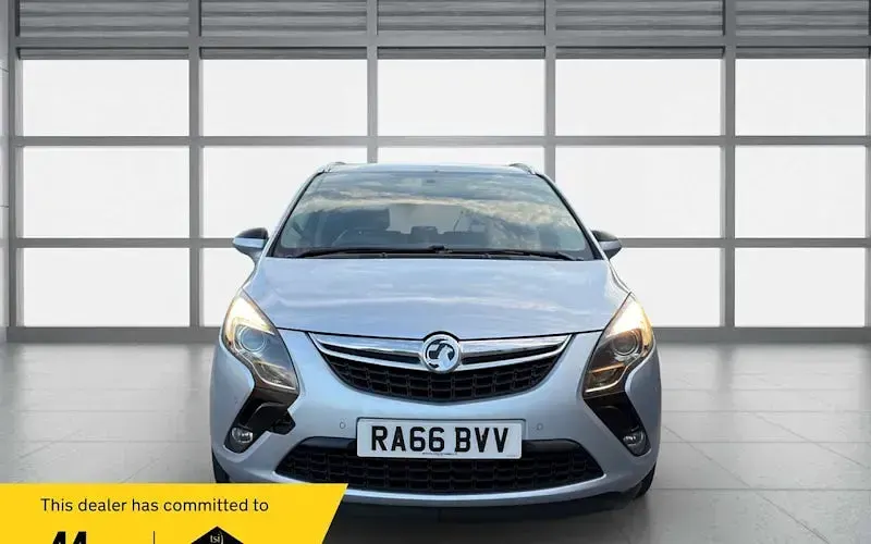 Used Vauxhall Zafira Tourer SRi 140 HP (102 kW) 2016 Silver MPV