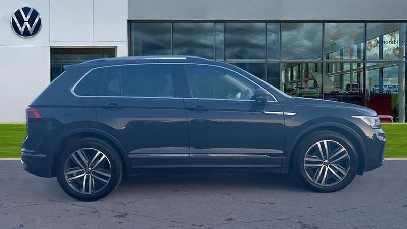 Used VW Tiguan Elegance 150 HP (110 kW) 2022 Urano grey SUV