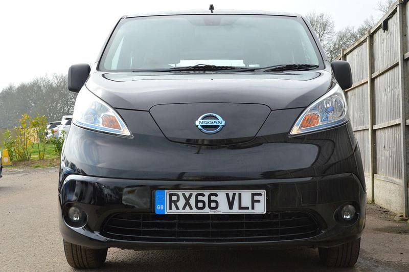 Used Nissan e-NV200 Tekna 80 kW (109 HP) 2016 Black MPV