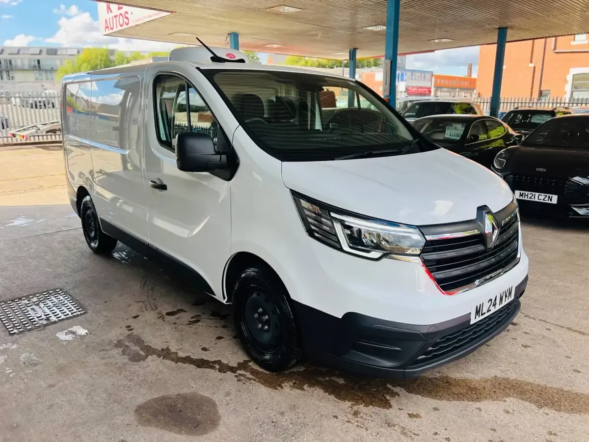 Begagnad Renault Trafic 2024 Vit Minibuss