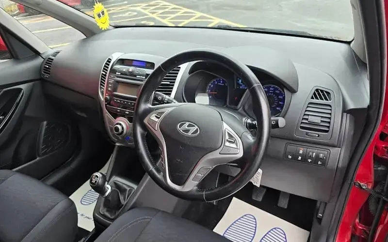 Used Hyundai ix20 SE 90 HP (66 kW) 2018 Red Hatchback