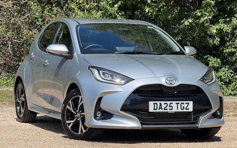 Silver New 2025 Toyota Yaris Hybrid Design Hatchback | £20,795 (Fair price) - Image 1/4