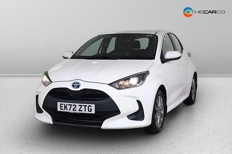 Used Toyota Yaris Hybrid 116 HP (85 kW) 2022 White Hatchback
