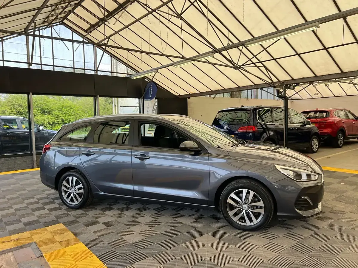 Used Hyundai i30 SE 110 HP (80 kW) 2020 Grey Estate