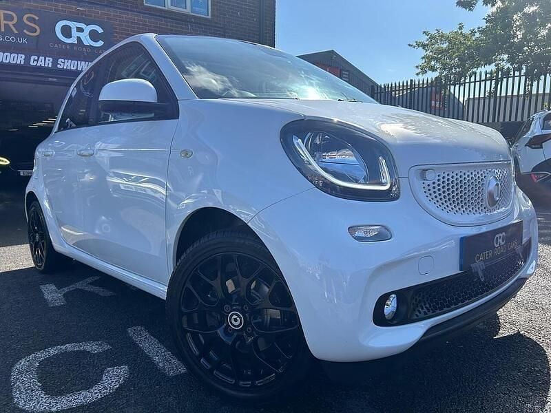 White Used 2015 Smart ForFour Premium Hatchback | £6,100 (Fair price) - Image 1/4