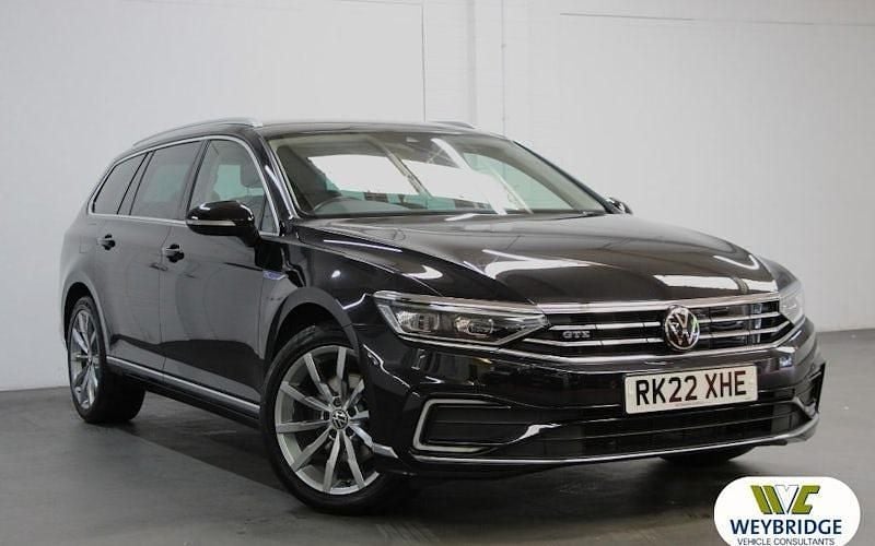 Used 2024 VW Passat Advance Estate | £20,995 (A bit pricey) - Image 1/4