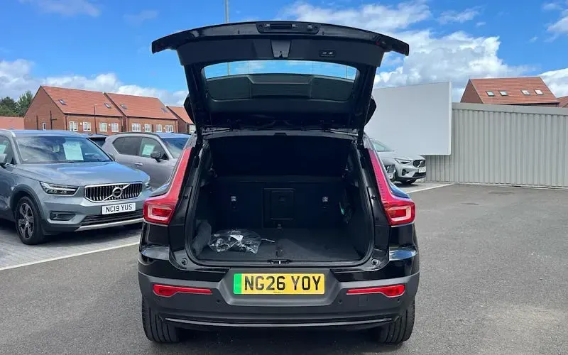 New Volvo EX40 Plus 185 kW (252 HP) 2025 Black SUV