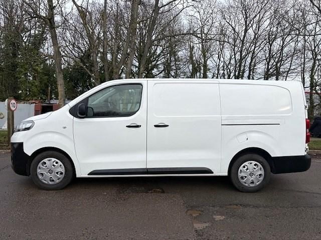 Used Vauxhall Vivaro Edition 100 HP (73 kW) 2020 White MPV