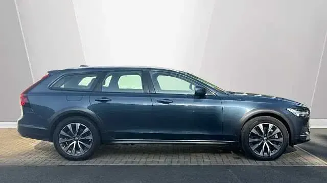 Used Volvo V90 CC 247 HP (181 kW) 2022 Estate