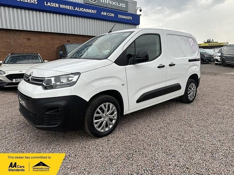 White Used 2022 Citroën Berlingo MPV | £9,480 (Fair price) - Image 1/4