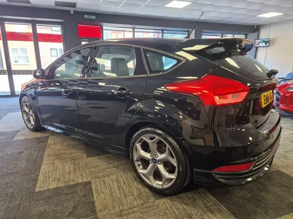Used Ford Focus ST 250 HP (183 kW) 2016 Black Hatchback