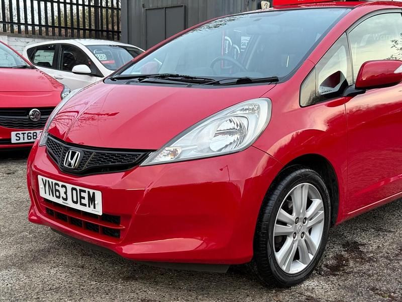 Used Honda Jazz ES 2013 Red Hatchback