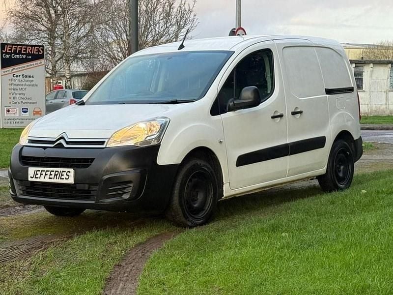 Used Citroën Berlingo 75 HP (55 kW) 2016 White MPV