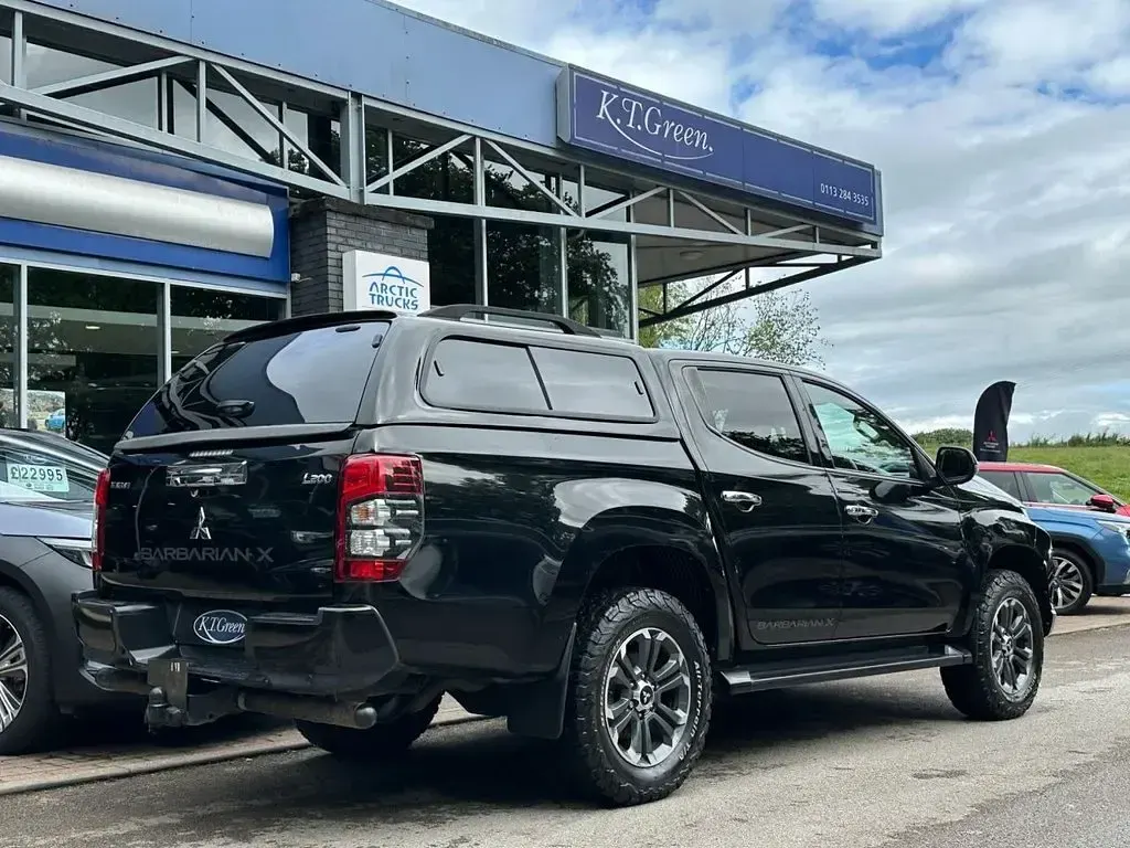 Used Mitsubishi L200 150 HP (110 kW) 2020 Black Pickup