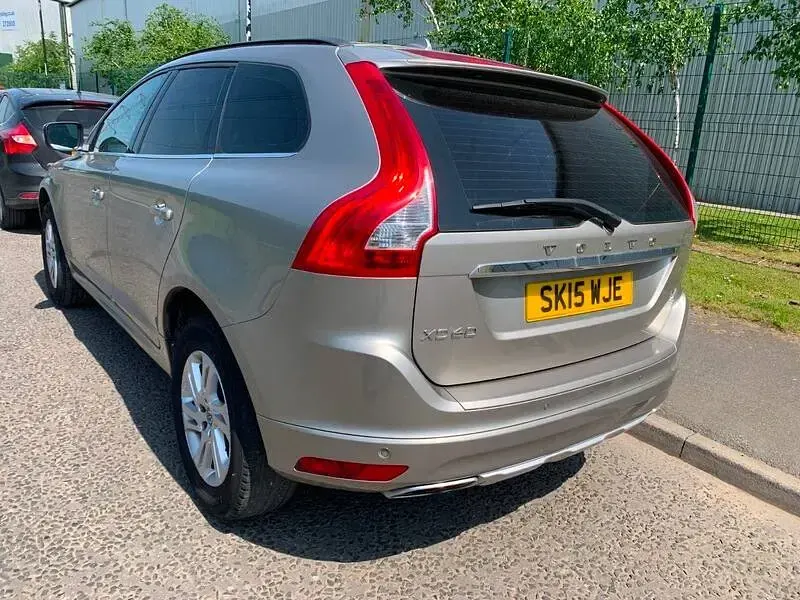 Used Volvo XC60 SE 2015 Gold SUV