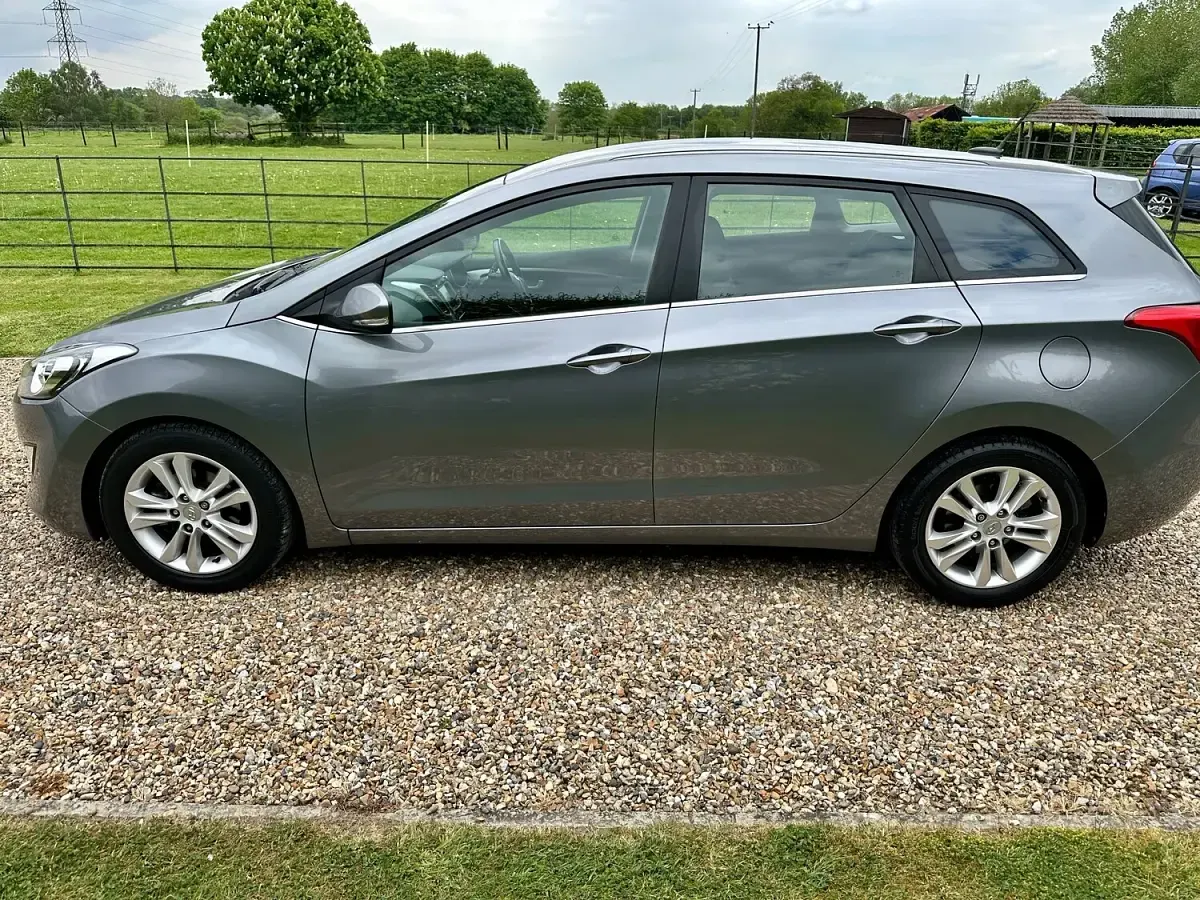 Used Hyundai i30 Style 128 HP (94 kW) 2013 Grey Estate