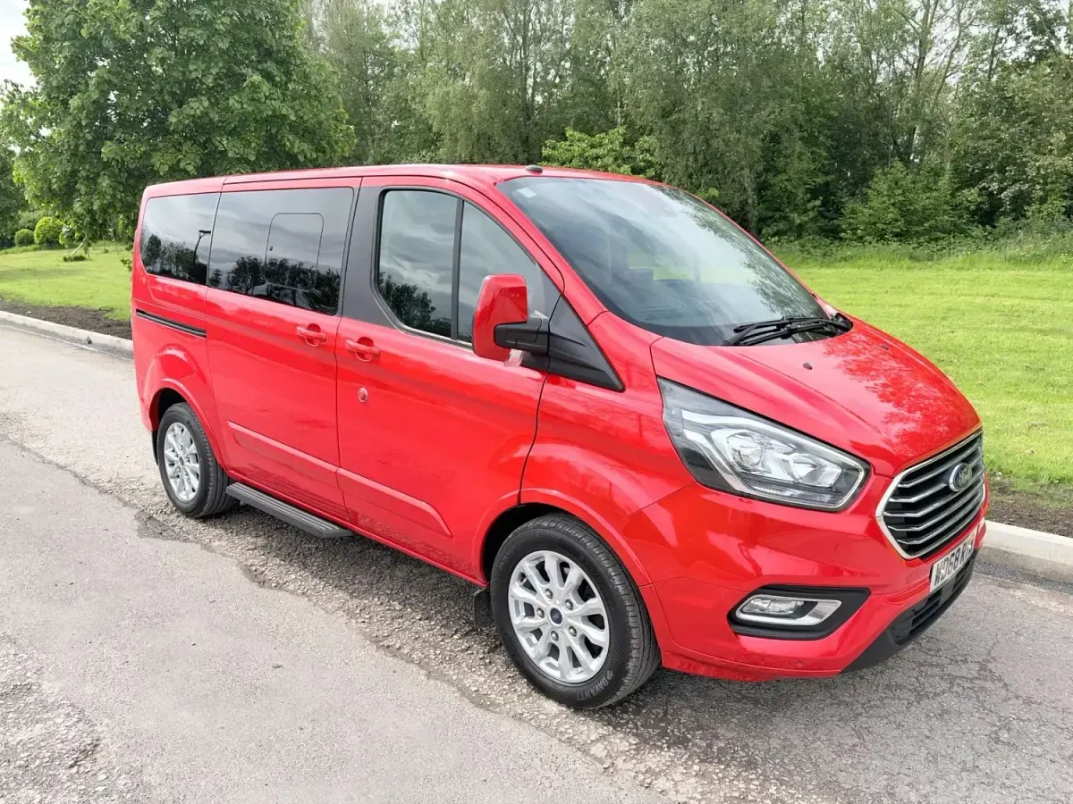 Usado Ford Tourneo Titanium 2019 Rojo Monovolumen