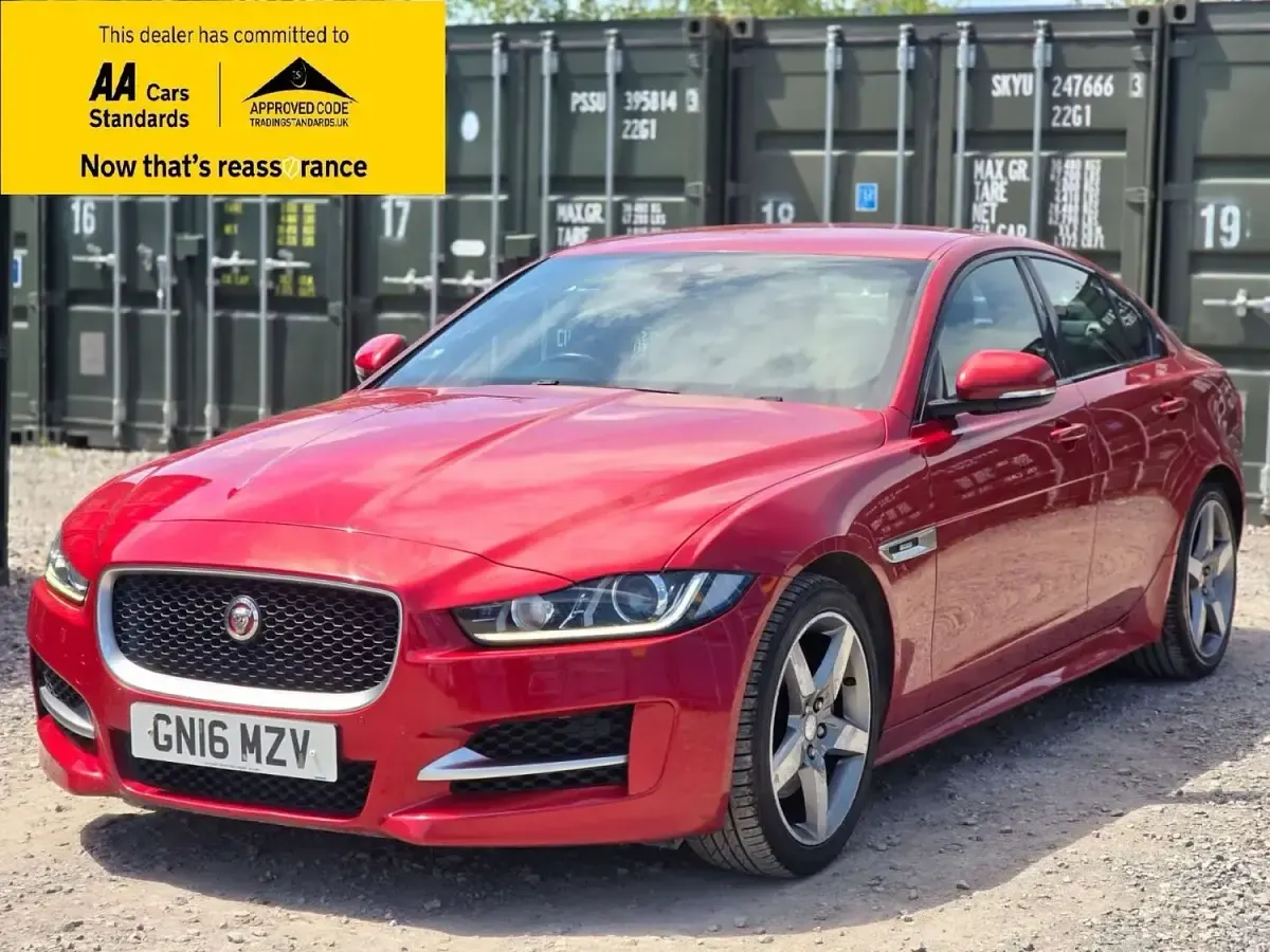Used Jaguar XE R-Sport 180 HP (132 kW) 2016 Red Sedan