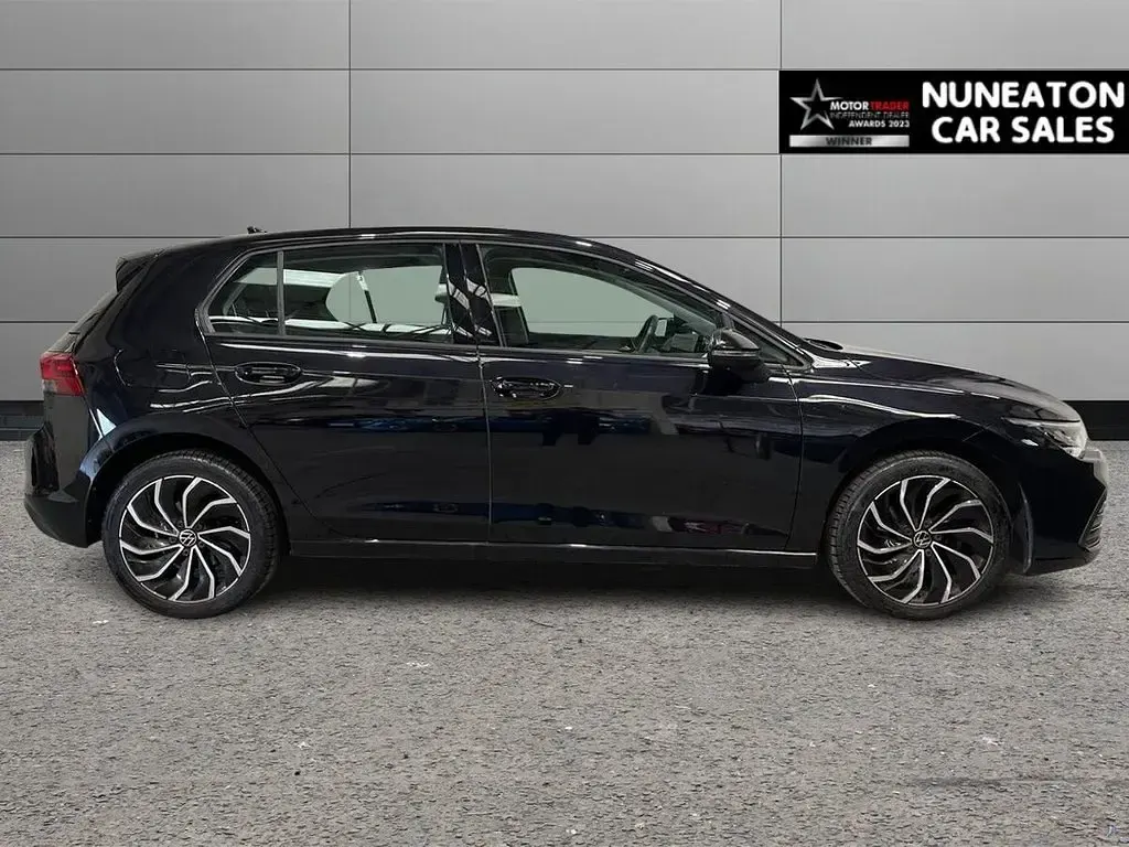 Used VW Golf VIII Life 130 HP (95 kW) 2022 Black Hatchback