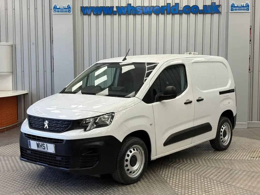 Used Peugeot Partner Premium 100 HP (73 kW) 2023 White MPV