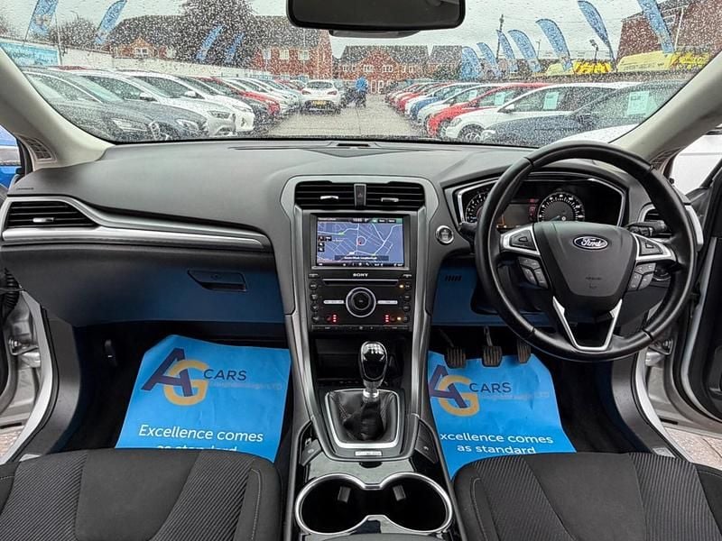 Used Ford Mondeo Titanium 150 HP (110 kW) 2015 Silver Hatchback