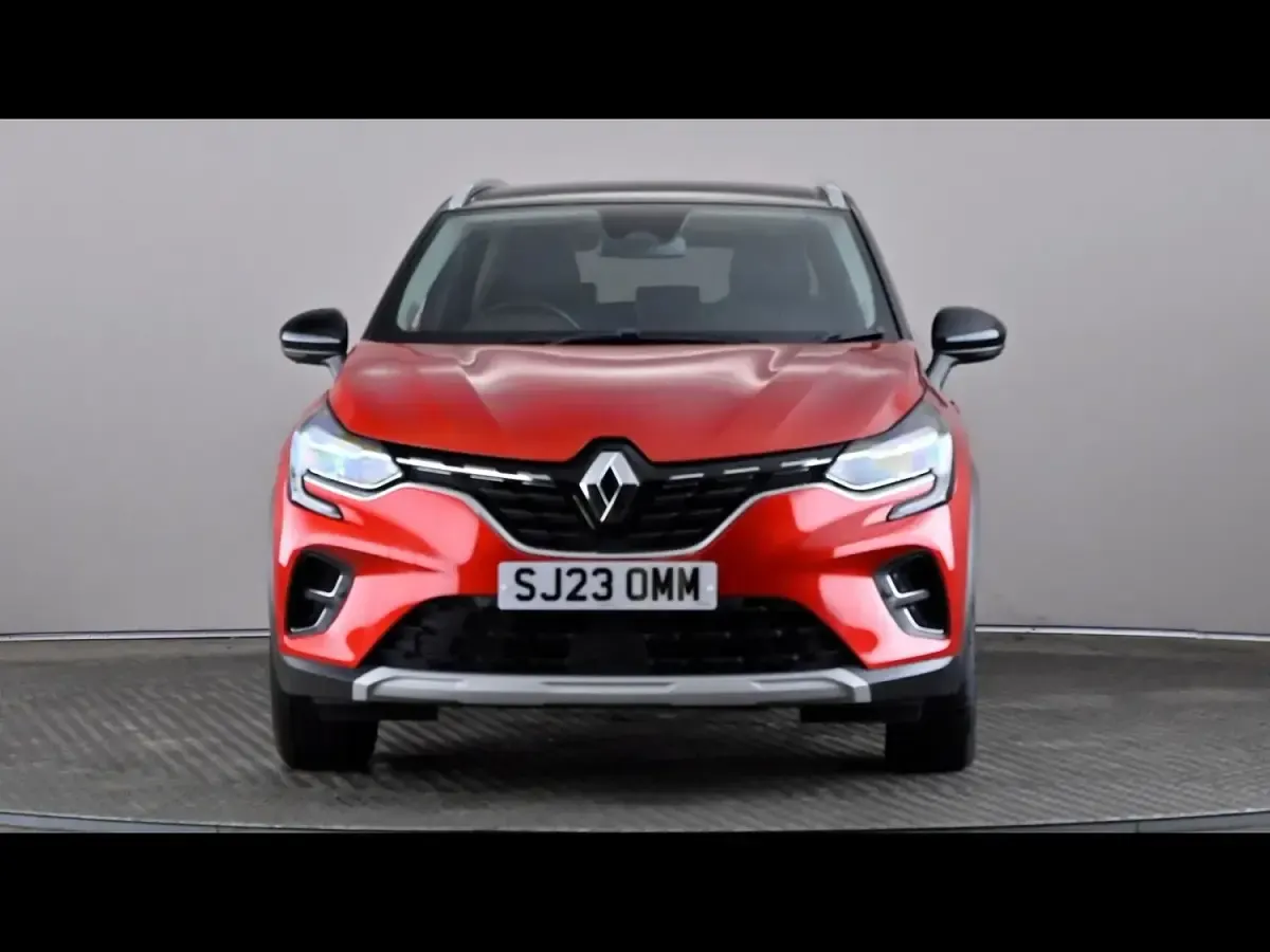 Used Renault Captur Techno 143 HP (105 kW) 2023 Red/black SUV