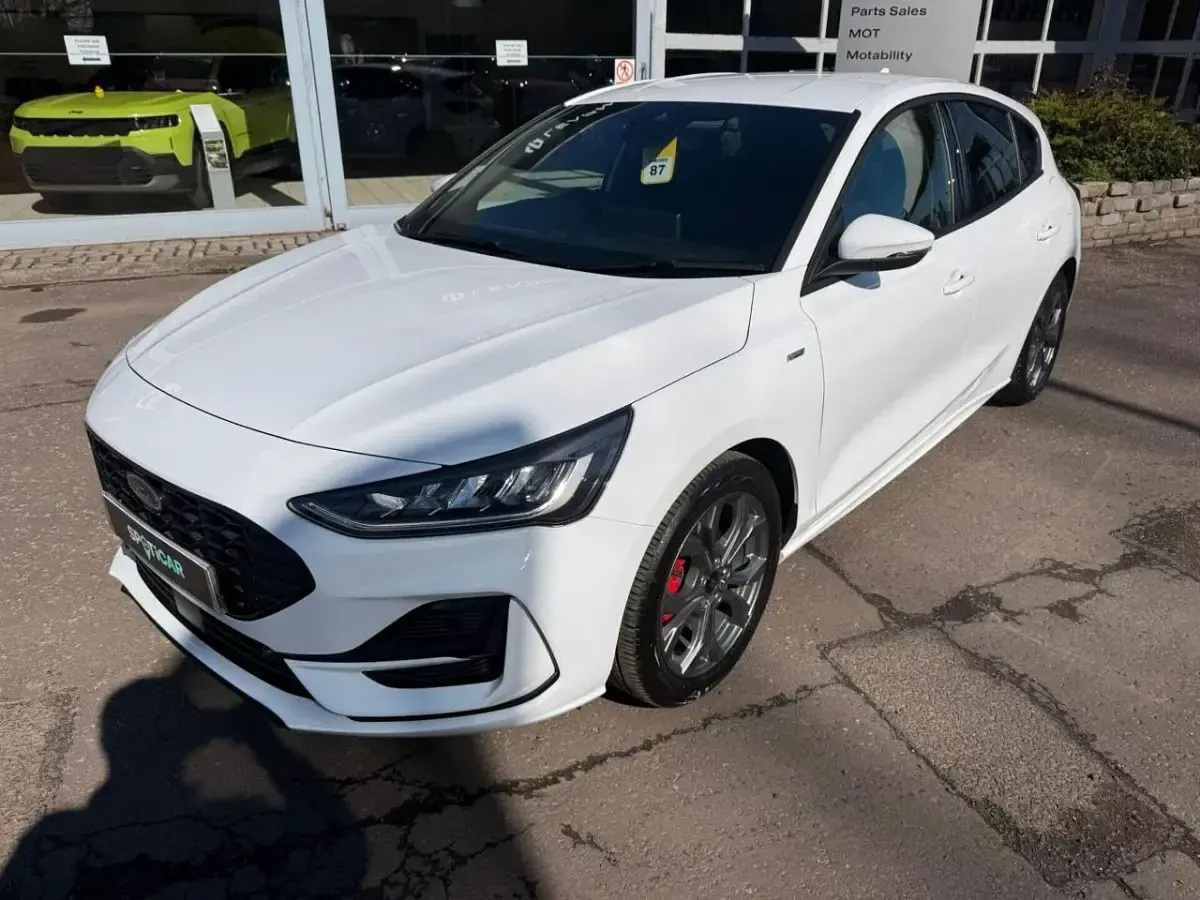 Used Ford Focus ST-Line 153 HP (112 kW) 2025 White Hatchback